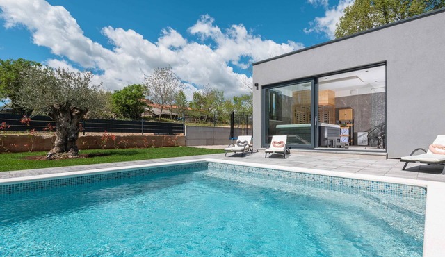 Private villa Alison Deluxe with private spa and heated swimming pool