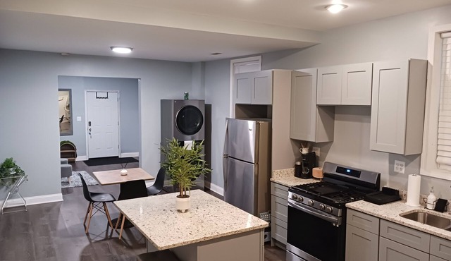 Private villa in a vintage Chicago neighborhood - 10 minutes from downtown