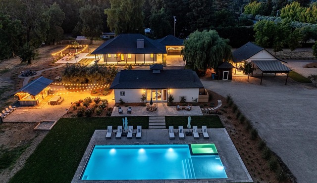 Private Villa on 4.3 Acre Estate Pool + Hot Tub + Yoga Room Close to Sonoma DT