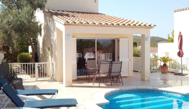 PRIVATE Villa with Garden/Pool/Wi-Fi/AIRCON - Villa Muntanya