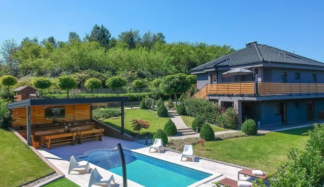 Private Villa with private pool, WIFI, hot tub, A/C, TV, terrace, pets allowed, panoramic view