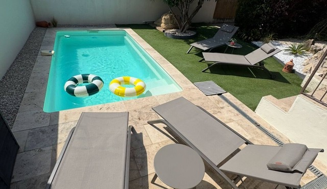 Private villa with swimming pool in Provence