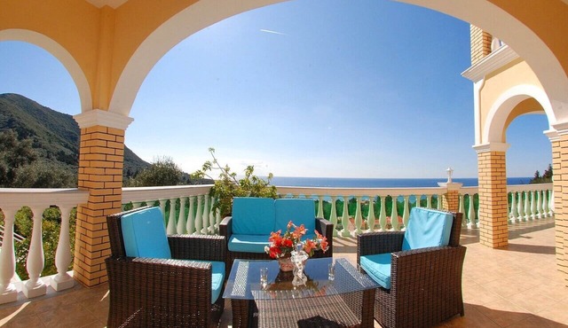 Private Villa with superb seaview, swimming pool, garden, parking, pet friendly