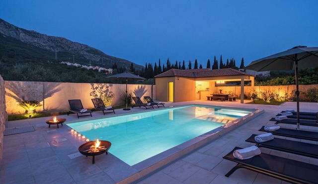 Private Villa with swimming pool in quiet area next to Dubrovnik.
