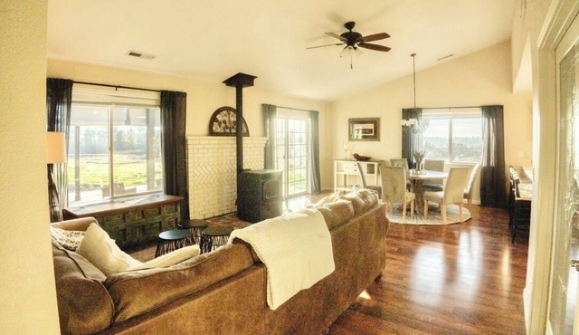 Private Vineyard Getaway in the Heart of Plymouth!