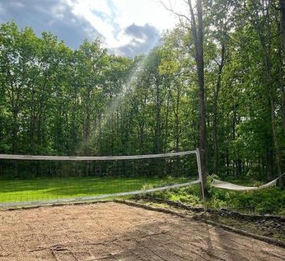 Private vollyball court five acre home with AC in Catskills