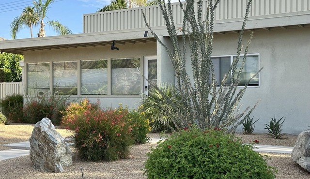 Private Warm Sands-Great Views, Mid Century, Close to Downtown