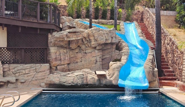 *Private Water Park* Hidden Cave! Outdoor Ktchn!