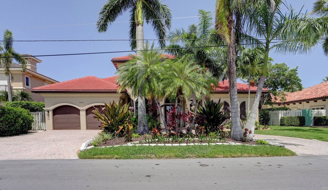 Private Waterfront Heated Pool 1 Mile From Beach