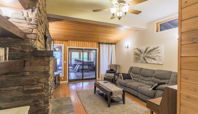 Private Waterfront 4 Season Cottage - Must See!