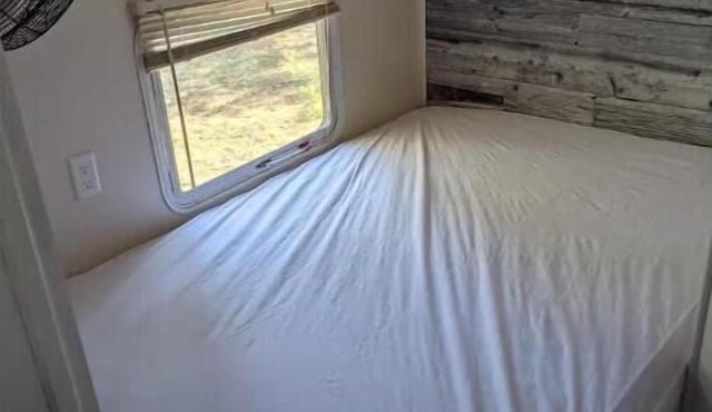 Private waterfront bunkie cabin + RV trailer