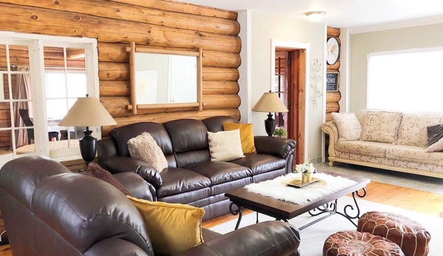 ☀Private Waterfront LogStyle Cottage With Lakeview!