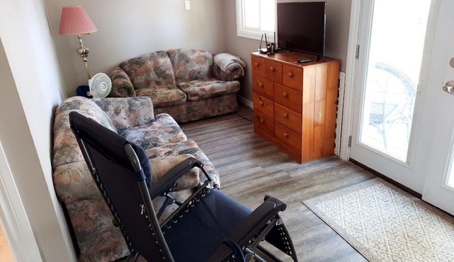 Private Waterfront cottage with sandy beach and gorgeous sunsets