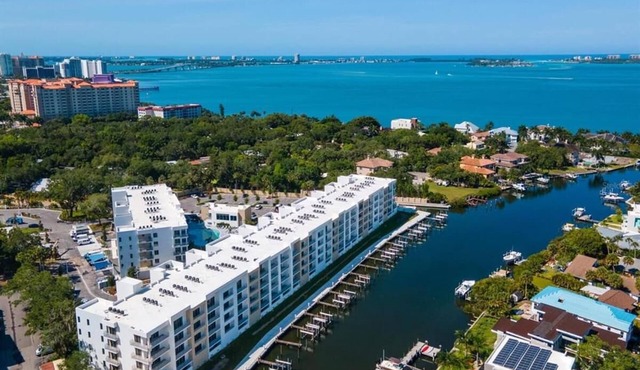 ★ Private Waterfront Condo Sarasota FL ★ Pool/Gym