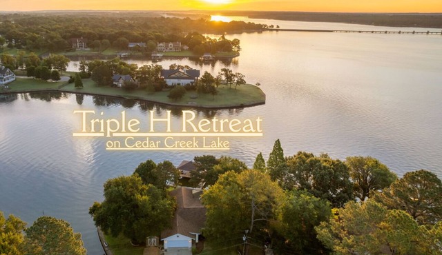 Private Waterfront Cove | Game Room | Dock | Pet Friendly | Fire Pit | Kayaks | Family Time
