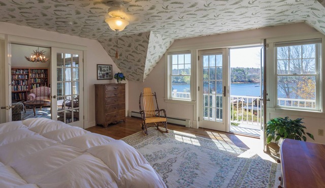 Private Waterfront Home @ Five Gables Inn - 3 Bdr 2 Bath - Breakfast - Hot Tub