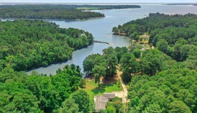 Private Waterfront Home~Near The Tides Inn Resort & Kilmarnock ~ Pet Friendly!