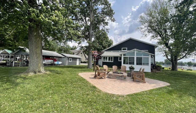 Private waterfront, large firepit and covered boat dock!