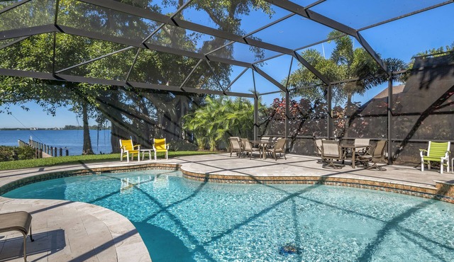 ⚓Private Waterfront Retreat with Heated Pool, Spa, Games & Sunset Views⚓
