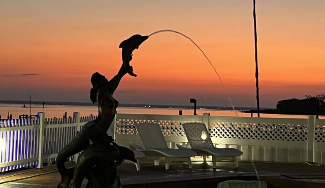 Private Waterfront Retreat with Pool, Dock Bar & Crab Shack