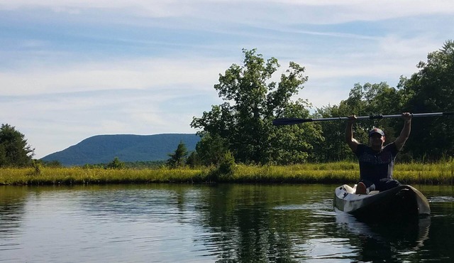 Private Waterfront on 6 Acres w/Hot Tub.Fire Pit.Views. Hiking.Games.