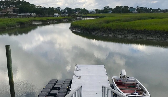 Private Waterfront Family Complex with Dock, Walk to Beach. Angler's Dream.