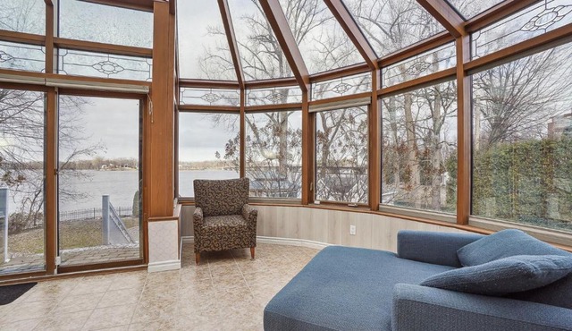 Private Waterfront Villa 9 BR Peaceful