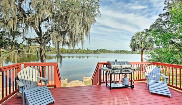 private Waterfront with pool table and hot tub