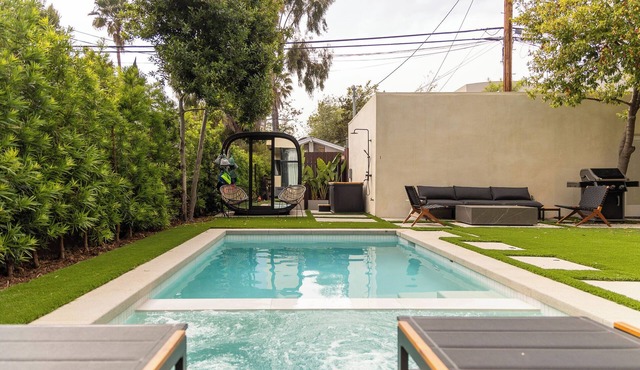 Private wellness home with pool, sauna, & cold plunge - in the center of Venice.