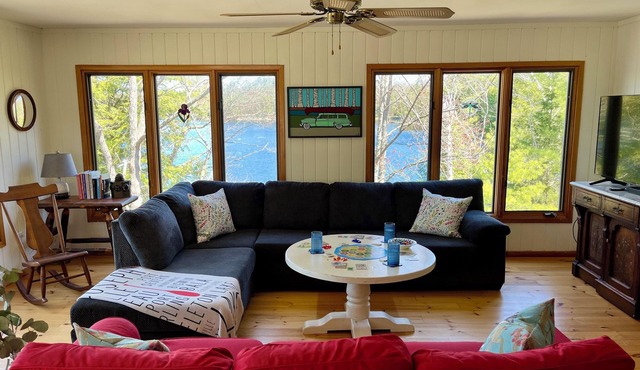 Private West-Facing Lakeside Retreat - Stunning Shoreline & Sunsets