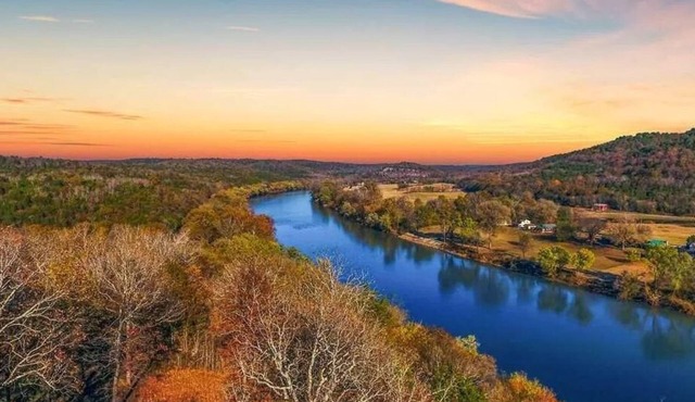 Private White River Estate on 214 acres. ATV/hiking trails. Pets stay free