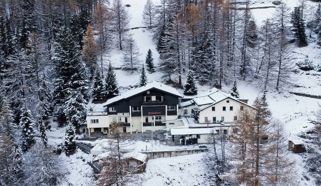 Private Whole-Hotel in Saas-Fee 360 Alpine Views, Sauna & Hot Tub