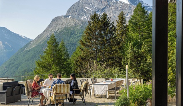 Private Whole-Hotel in Saas-Fee 360° Alpine Views, Sauna & Hot Tub