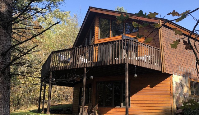 Private Wisconsin getaway 25 minutes from Hayward with hot tub!