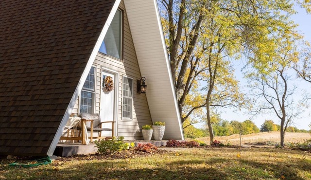 Private Wooded Getaway | Hot Tub | Quiet Seclusion | Fire Pit | Games