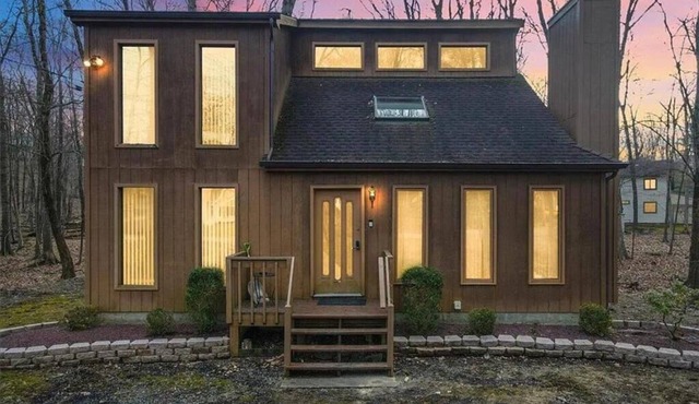 Private Wooded Escape w/Hot Tub + Fire Pit