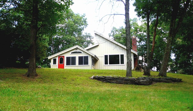 Private Woodstock/Saugerties Retreat w/Hot Tub, Fireplace and Pet Friendly