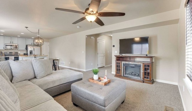 Private Yard BBQ Patio Sleeps 8 4BR