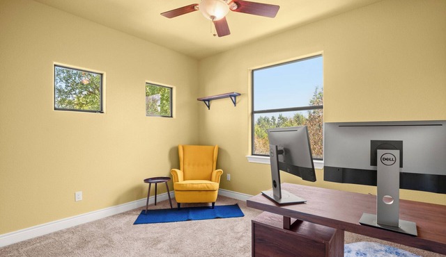 Private Yard+Fast wifi+dual monitor office Snowbird’s paradise
