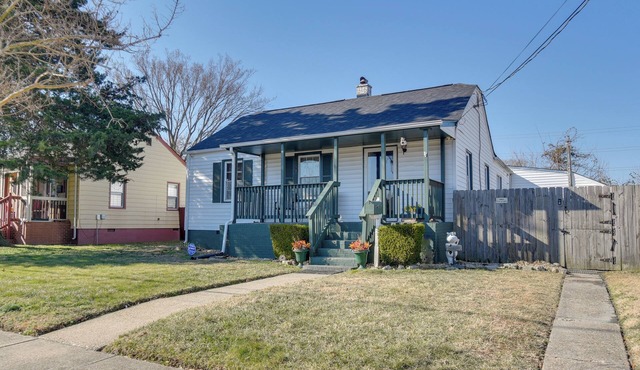 Private Yard & Patio BBQ! Norfolk Home Near Dtwn