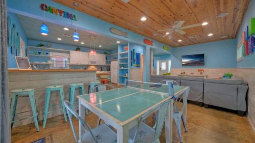 Private Yard Shared Pool Near the Beach Bluetique Hotel by AvantStay