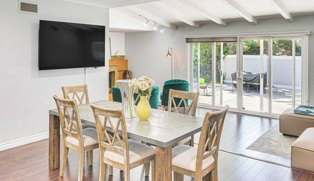 Private Yard w/Pool: Bright Escape in Canoga Park