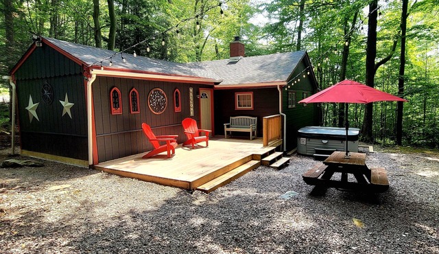 Private Year Round Getaway with Hot Tub-Minutes from Ski Resorts