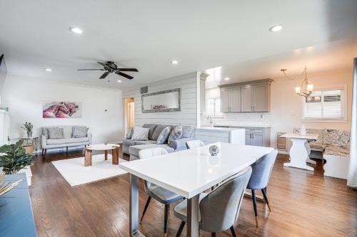 Private Zen Garden + Fireplace: Chic Hayward Oasis