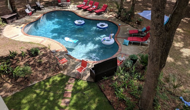 Private16 Acre Riverfront Escape – Family & Pet Friendly - Sleeps 22