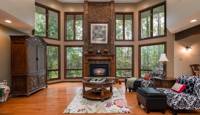 Privated 3 acreage wood retreat near 30 Restraunts