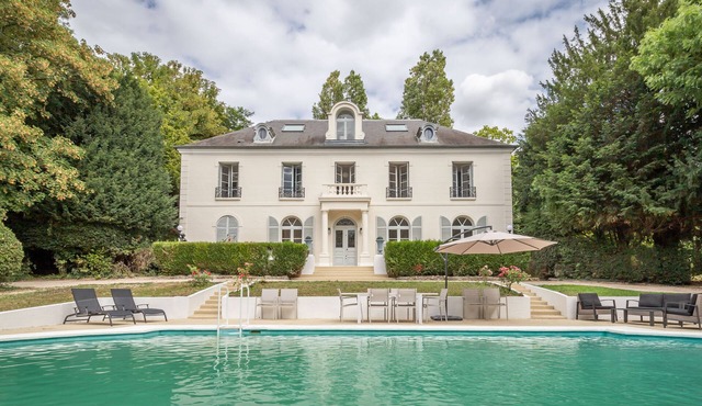 PrivateLodge - Villa with pool on the banks of the Marne
