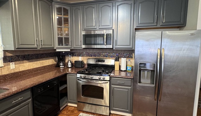 PrivateLuxury/BRAND NEW APT/FREE WIFI/CLOSE TO NYC/FREE PARKING/3BED/2BATHS