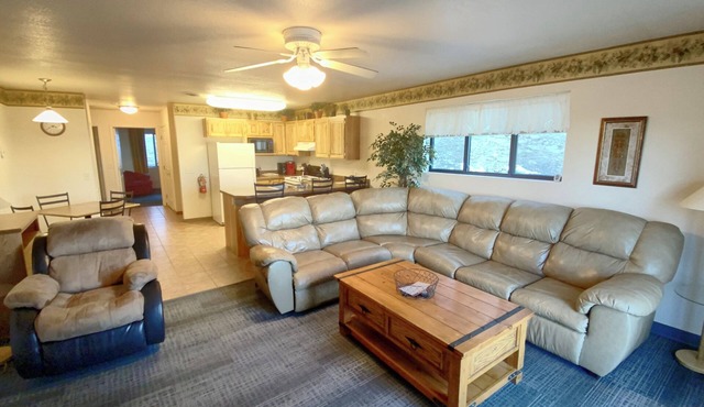 Privately Owned 2-bedroom condo at Barefoot Resort located at Terry Peak, SD!