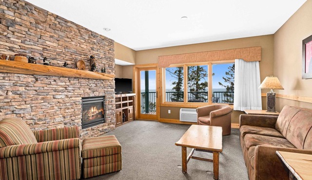 Privately owned Lakefront Burlington Bay Condo in enjoyable Two Harbors.
